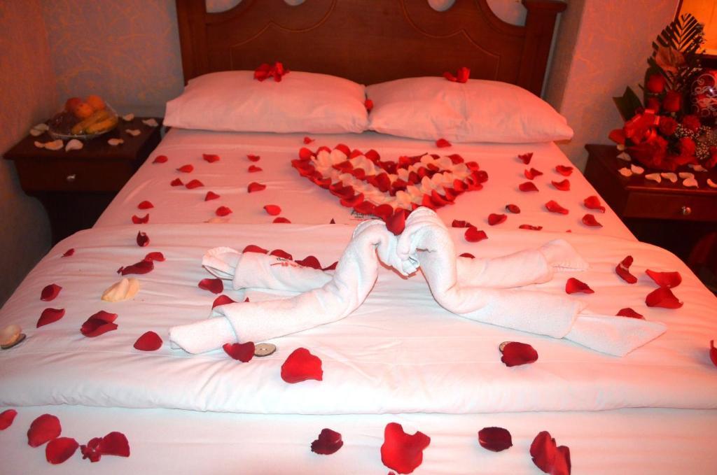 Hotel Puerta Del Sol Baños Quarto foto
